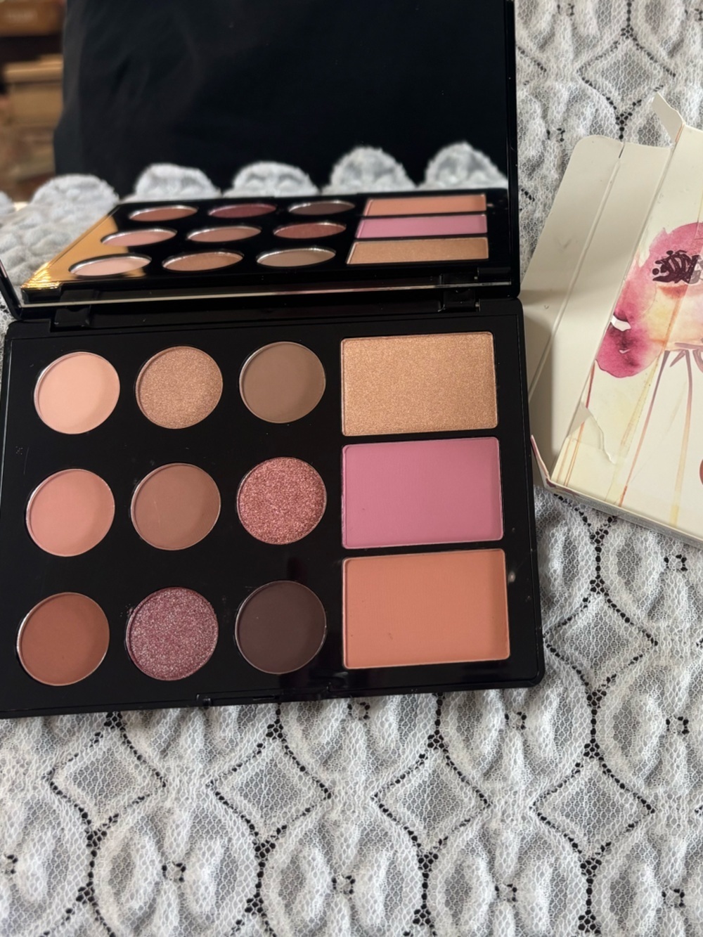 Laura Geller Neutral and Pink The Wearables Eyeshadow & Blush Palette